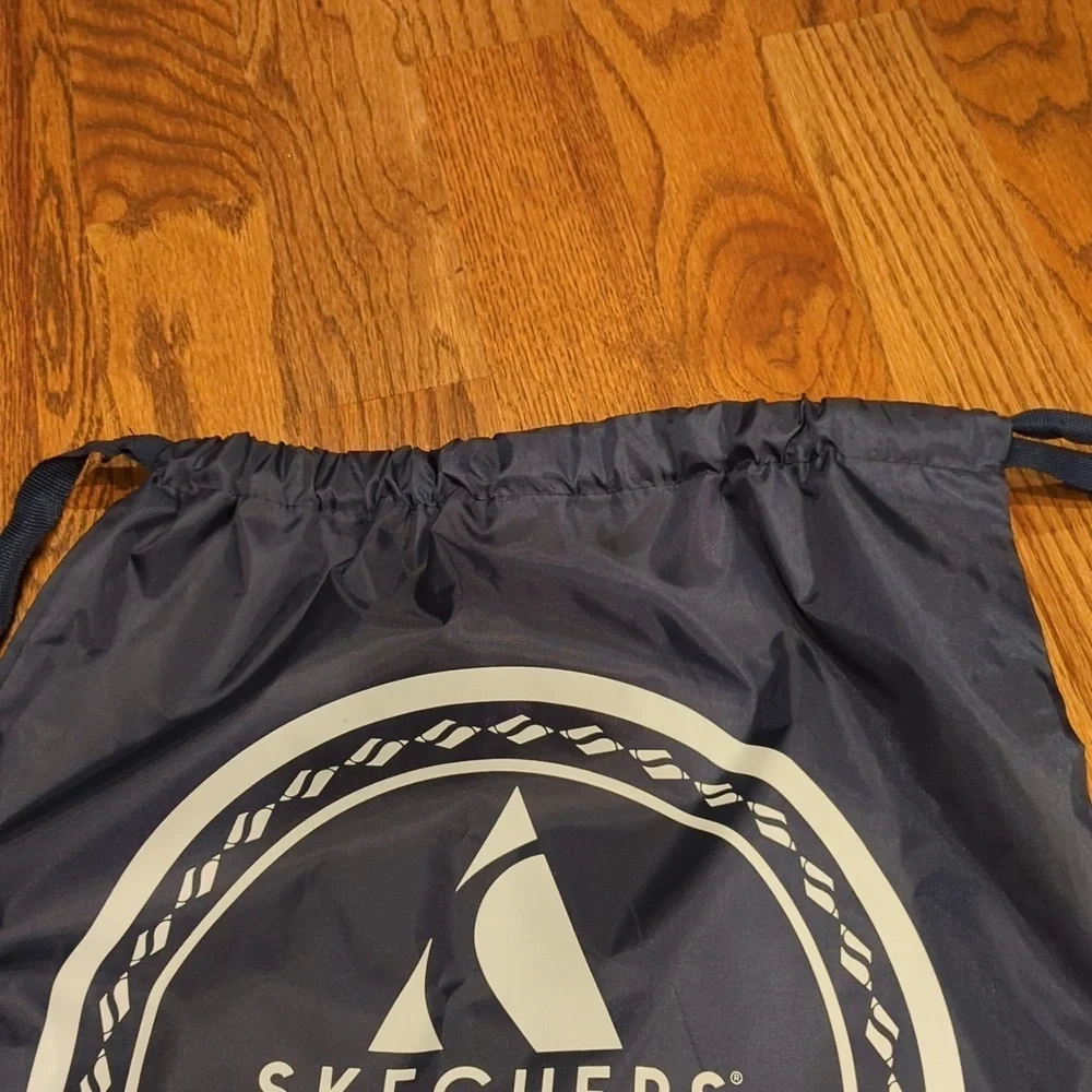 NWOT Skechers Drawstring Day Bag Cinch Sack, Navy Blue And White Adjustable